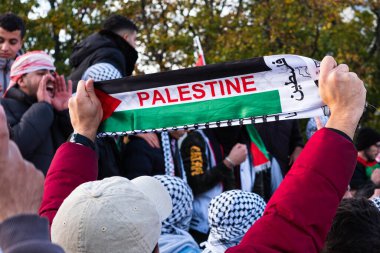 Berlin, Almanya - 4 Kasım: Berlin 'de Özgür Filistin Gösterisinde Protestocular