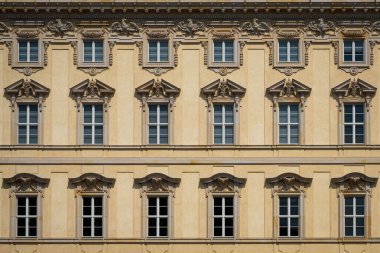 Berlin, Almanya - 2 Haziran 2024 Berlin 'in tarihi merkezinde yer alan Berlin Sarayı cephesi