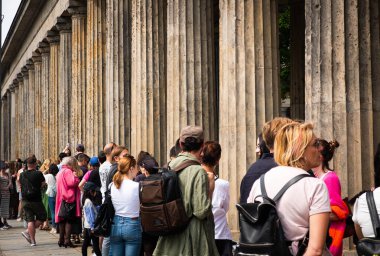 Berlin, Almanya - 02 Haziran 2024: Kuyruk