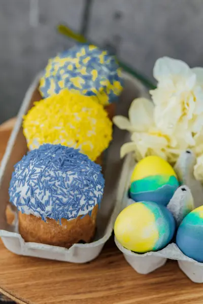 Easter Cakes Colors Flag Ukraine Yellow Blue Cardboard Stand Eggs — Photo