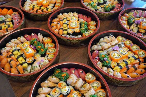 Sushi Sushi Colorido Bento Tradicional Caja Sushi Enfoque Selectivo — Foto de Stock