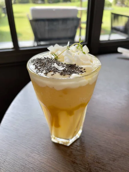 Batido Mango Famosa Bebida Refrescante Verano Tailandia Enfoque Selectivo — Foto de Stock
