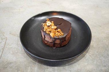 Çikolatalı kremalı pasta. Belçika çikolatalı mus keki, seçici odaklanma