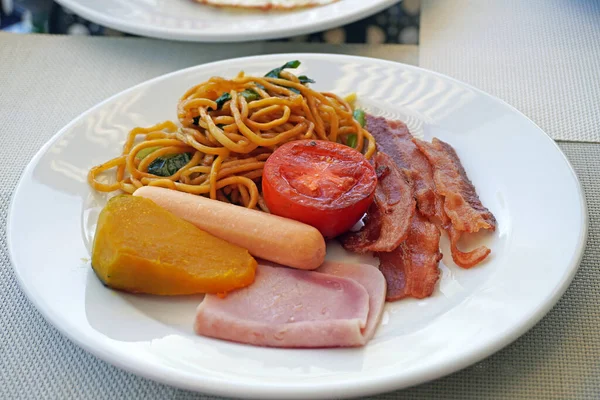Breakfast, hotel breakfast. Noodles, ham, sausage and bacon. Simply Breakfast for tourists