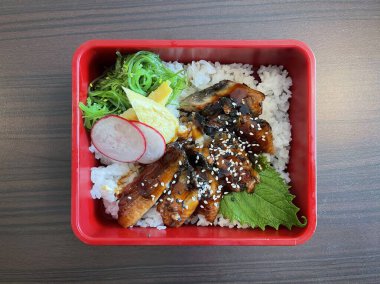 Unado Japon yılan balığı pilavı. Unagi Don Izgara Yılanbalığı Pirinç Kutusu. Unagi pirinç kutusu, lezzetli Japon yemekleri. Bento.