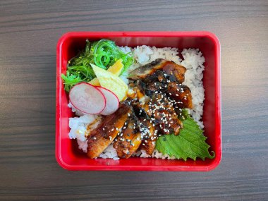 Unado Japon yılan balığı pilavı. Unagi Don Izgara Yılanbalığı Pirinç Kutusu. Unagi pirinç kutusu, lezzetli Japon yemekleri. Bento.