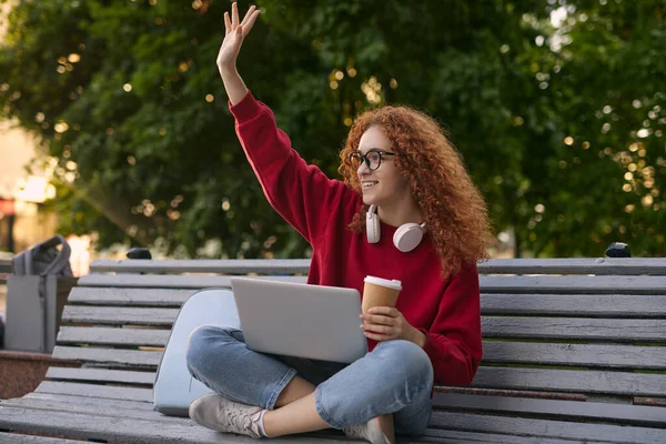 Young Ginger Woman Coffee Laptop Raising Waving Hand While Sitting — Stock Photo, Image
