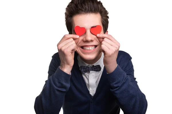 Dumme Junge Männer Smarter Freizeitkleidung Bedecken Augen Mit Kleinen Herzen — Stockfoto