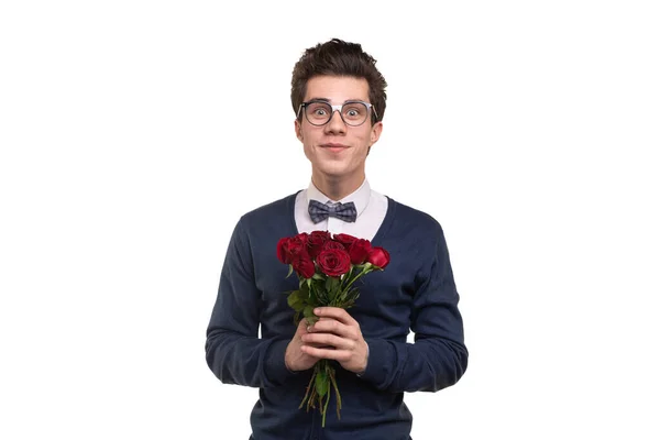 Genç Bir Erkek Şık Giyinmiş Gözlüklü Kırmızı Güller Takmış Randevu — Stok fotoğraf