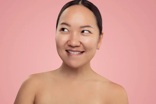 Curious Young Asian Female Model Perfect Skin Bare Shoulders Biting — ストック写真