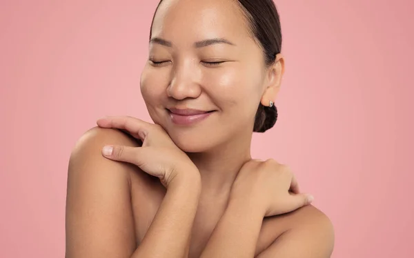 Positive Asian Female Smiling Closed Eyes Touching Bare Shoulders Spa — ストック写真