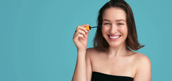 Happy Young Woman Bare Shoulders Applying Mascara Brush Eyelashes While — Stock Photo, Image