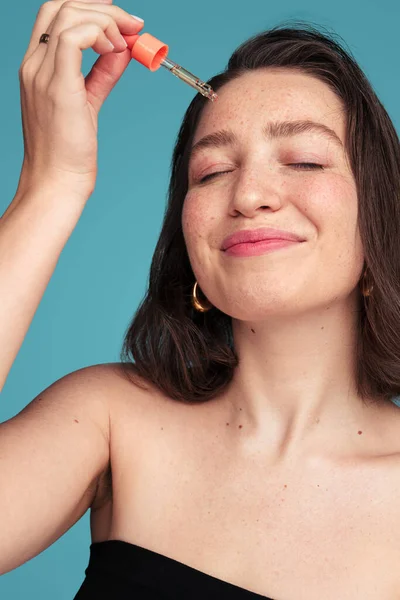 Delighted Young Female Bare Shoulders Closing Eyes Dripping Essential Oil — Stock Photo, Image