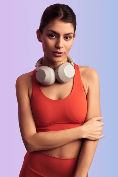 Young Fit Hispanic Female Wearing Red Top Headphones Neck Touching — Stock Photo, Image
