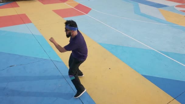 Vista Ángulo Alto Hip Hop Bailarina Bailando Realizando Movimientos Estilo — Vídeos de Stock