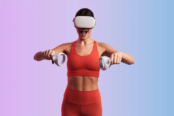 Mujer Alegre Ropa Deportiva Naranja Auriculares Realidad Virtual Con Controladores — Foto de Stock