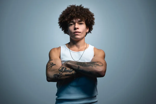 Portrait Vicious Brazilian Male Outlaw Hooligan Curly Brown Hair Tattoos — Stok fotoğraf