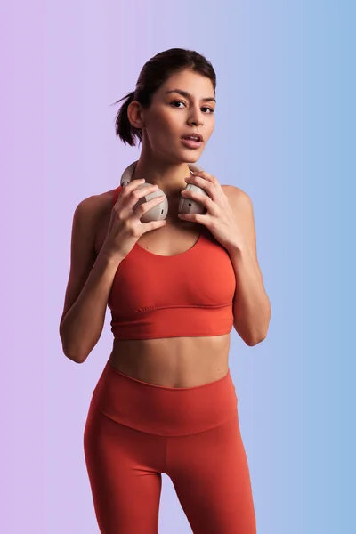 Confident Young Female Athlete Sportswear Wireless Headphones Looking Camera While — Stock Photo, Image