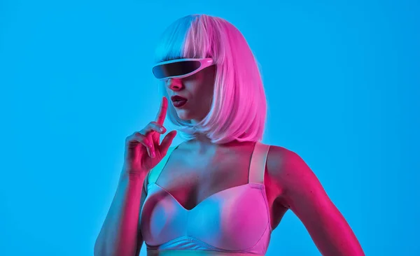 Futuristic Attractive Woman Using Virtual Reality Glasses Neon Light Standing — Stock Photo, Image