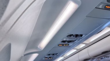 Uçak kabinlerinden temiz hava akarken gelişmiş havalandırma ve filtreleme teknolojileri sergileniyor.