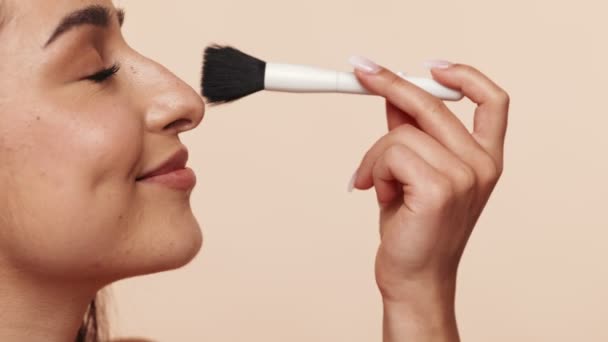 Side Close View Young Armenian Woman Applying Makeup Nose Brush — Stock Video