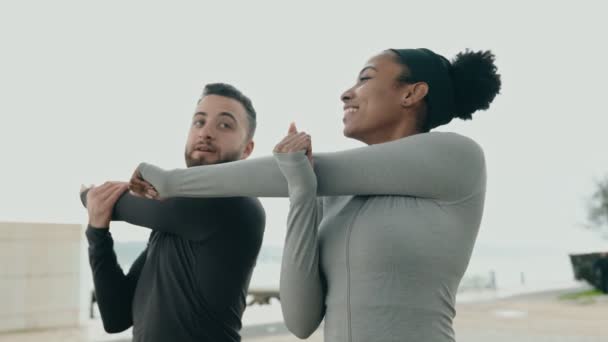 Multiethnic Couple Stretching Together Outdoors Showing Joy Fitness Lifestyle Water — Stock Video