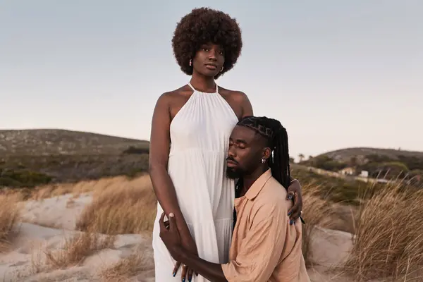 Seitenansicht Eines Jungen Afroamerikanischen Mannes Mit Afro Frisur Und Sommerkleid — Stockfoto