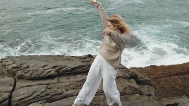Serene Image Capturing Essence Woman Dancing Freely Rocky Shore Waves — Stock Video