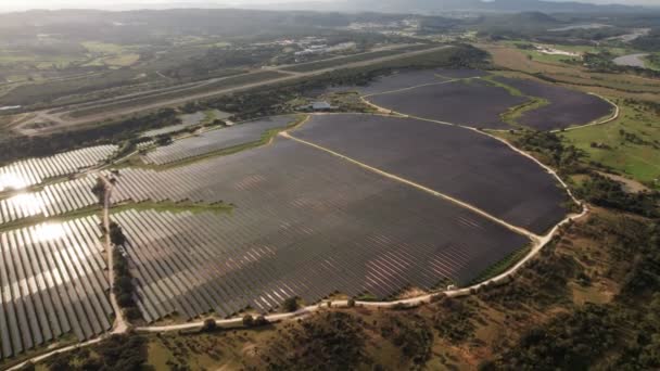 Rozsáhlé Solární Panely Rozprostírají Celé Krajině Tomto Leteckém Pohledu Fotovoltaickou — Stock video