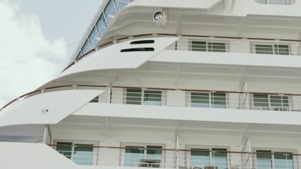 건축과 럭셔리 화이트 크루즈 선박에 갑판의 상세한 — 비디오