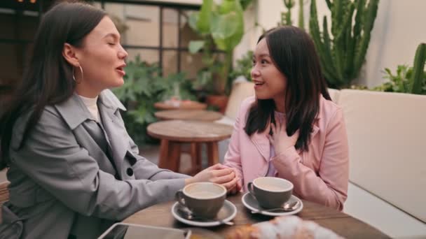 Two Young Diverse Women Sharing Exciting News Coffee Cozy Cafe — Stockvideo