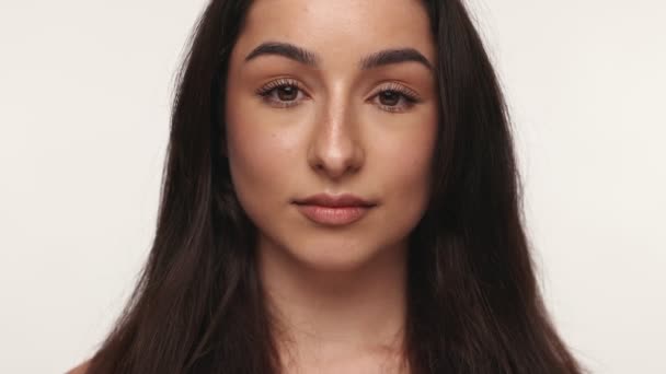 Detailní Záběr Zachycující Okamžik Kdy Ženské Oči Začínají Otvírat Zasazený — Stock video
