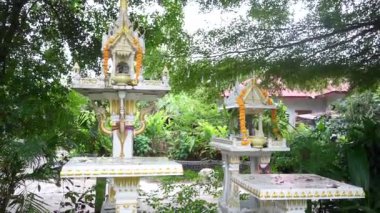 Ev Tanrısı türbesi, Joss Evi, Tapınak, Tören.