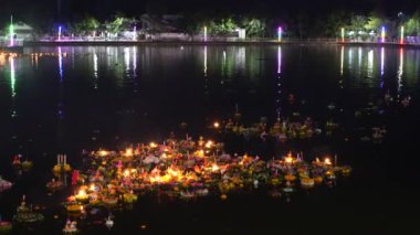 Krathong Loy Krathong Günü Tayland 'ın en popüler festivallerinden biridir. Her yıl 12. Ay Dolunay Günü kutlanır..