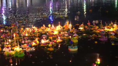 Krathong Loy Krathong Günü Tayland 'ın en popüler festivallerinden biridir. Her yıl 12. Ay Dolunay Günü kutlanır..