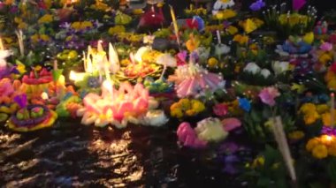 Krathong Loy Krathong Günü Tayland 'ın en popüler festivallerinden biridir. Her yıl 12. Ay Dolunay Günü kutlanır..