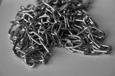 İzole edilmiş beyaz arkaplanda zincir kapat.