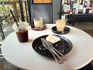 Cheer Busta Izgara Domuz Sandviçi, Ev Yapımı Domuz Sandviçi Jambonlu ve Hardallı Sandviç.