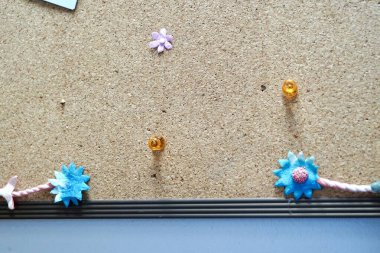 Rayong Tayland, 17 Aralık 2023, kahve seti ahşap masada. Kapat..