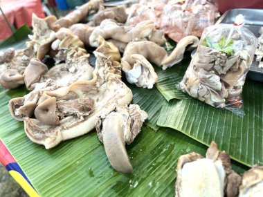 Domuz Dili Güveç Sokak Tayland Yemeği.