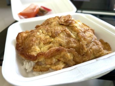 Tayland usulü domuz omleti beslenme çantası seti, Tayland yemeği..