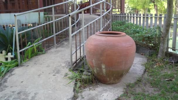 古代大罐子 饮用水罐 自来水 自来水 — 图库视频影像
