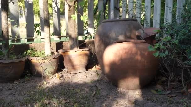 Grote Pot Uit Oudheid Drinkwatertank Waterleiding Stromend Water Leidingwater — Stockvideo