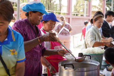 24 Şubat 2024 'te Taylandlılar çocuk gününde Tthailand' ı gömerler..