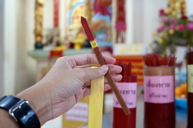 Buriram Şehri Sütun Tapınağı gece vakti, Buriram şehir merkezindeki Buriram şehir merkezindeki Buri Ram, Kuzeydoğu Tayland 'da 3 Şubat 2024, Buriram, Tayland