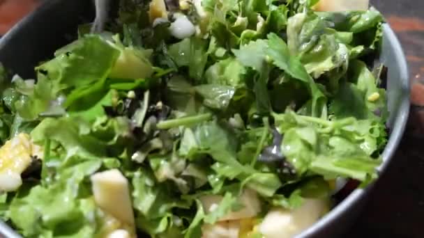 Zdrowa Sałatka Domowa Kolacja Dieta Warzywa Warzywa Sałatkowe Organiczne Sałata — Wideo stockowe