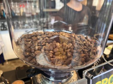 Tavuk çorbası ve Tayland yemeği ile buğulanmış pirinç..