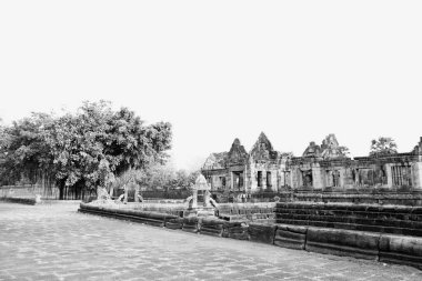 Prasat Phanomrung Tarihi Parkı yakınlarındaki Prasat Phanomrung Şatosu, Tayland 'daki Prasat Muang Tam antik Khmer tapınağında..
