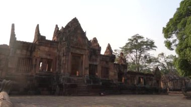 Prasat Phanomrung Tarihi Parkı yakınlarındaki Prasat Phanomrung Şatosu, Tayland 'daki Prasat Muang Tam antik Khmer tapınağında..