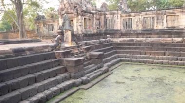 Prasat Phanomrung Tarihi Parkı yakınlarındaki Prasat Phanomrung Şatosu, Tayland 'daki Prasat Muang Tam antik Khmer tapınağında..